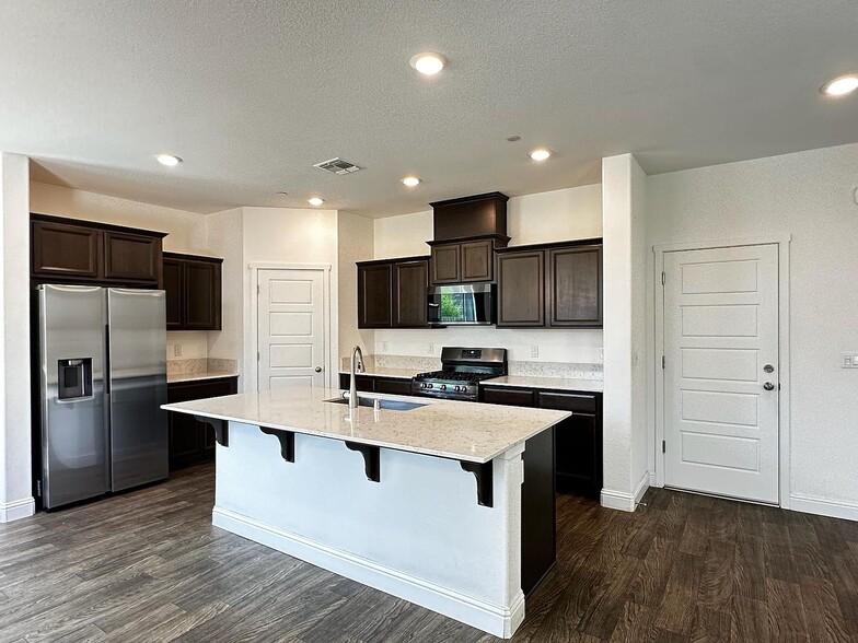 Building Photo - 2458 Fidalgo Way