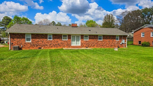 Building Photo - 2460 Sedalia Dr