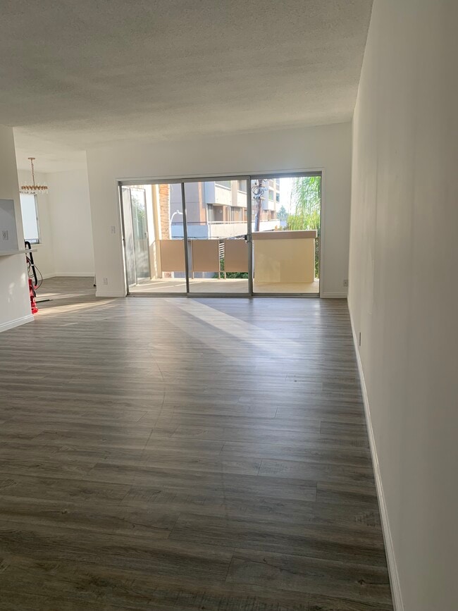 Living Room - 1841 N Fuller Ave