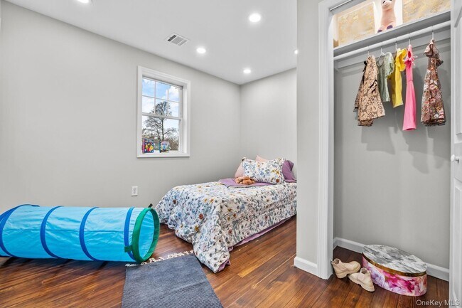 Building Photo - 78 E Maltbie Ave