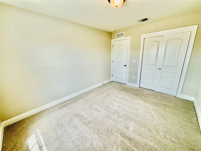 Building Photo - 14001 Salice Dr