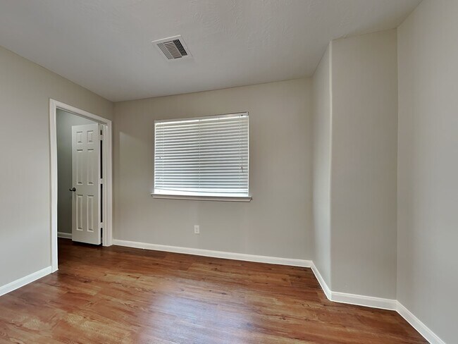 Building Photo - 22310 Queenbury Hills Dr