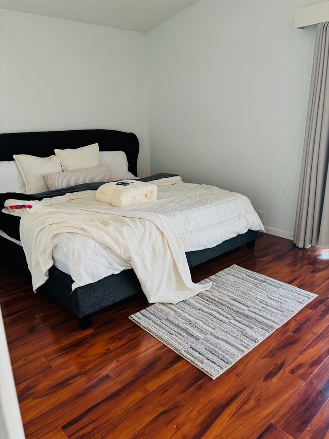 Building Photo - 2506 Cabrillo Dr