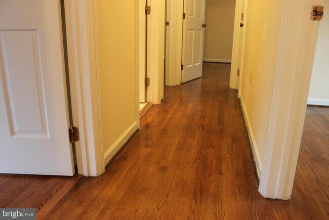 Building Photo - 6210 Cottonwood St