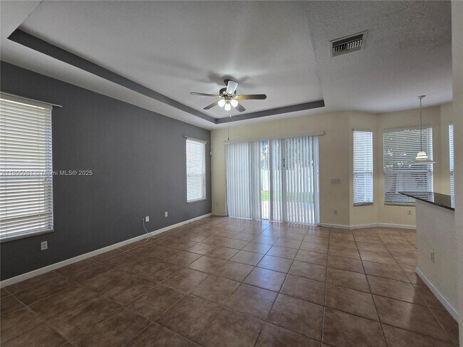 Building Photo - 1750 NE 37th Pl