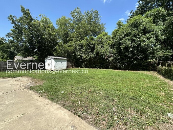 Building Photo - 8044 Oakbrook Dr