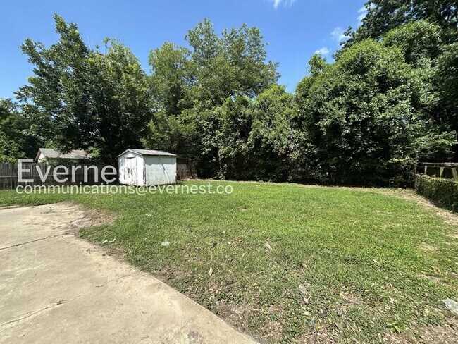 Building Photo - 3 Bed, 1 Bath Home with Fenced Yard and Carport / Pet-friendly / Coming Soon!