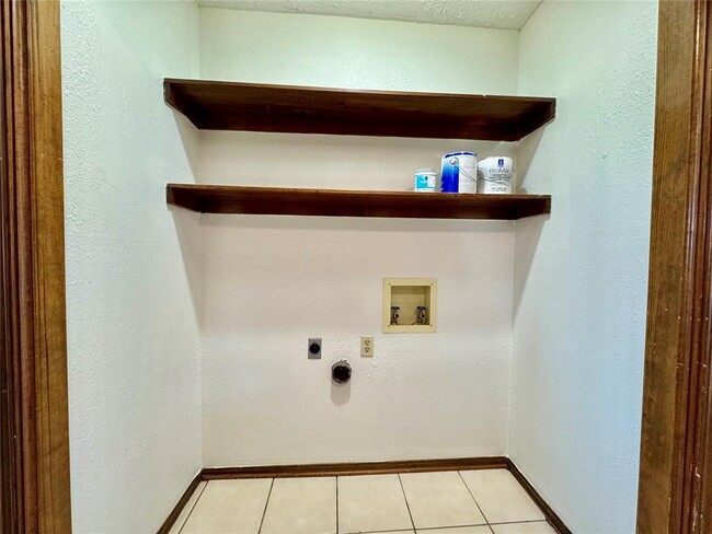 Building Photo - 112 Elmwood Cir