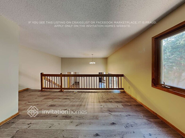 Building Photo - 5565 Knoll Dr