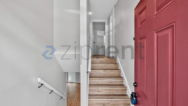 Building Photo - Unit 14