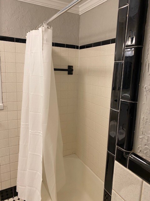 Building Photo - 209 43rd St S