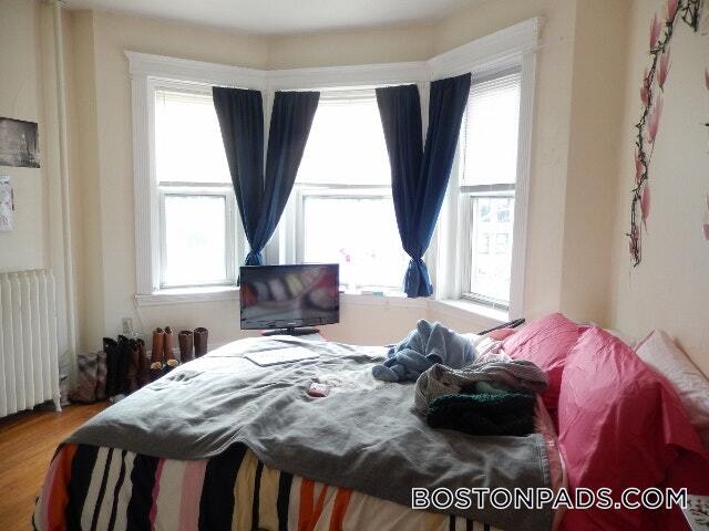 Building Photo - 463 Park Dr