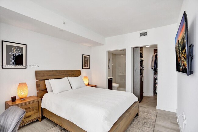 Building Photo - 45 SW 9th St