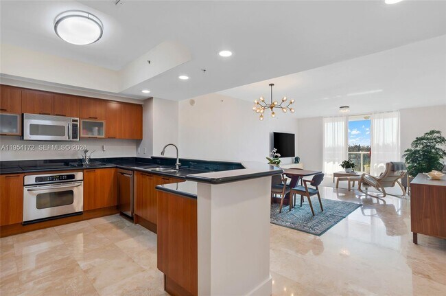 Building Photo - 14951 Royal Oaks Ln