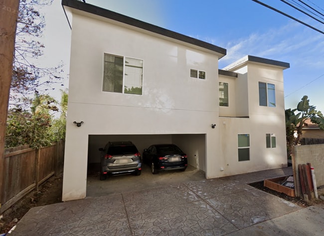 Building Photo - 4 Bed/2 Bath on Mary Lane! (Lease out, pen...