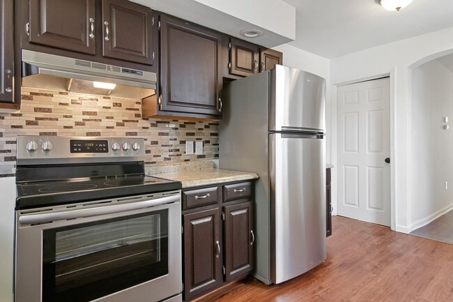 Building Photo - Coming Soon! Spacious 3 Bedroom, 1.5 Bath ...