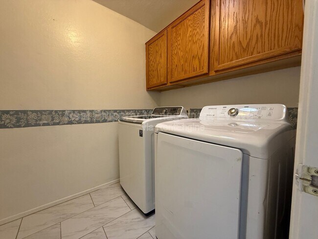 Building Photo - 9907 West Riverside Avenue