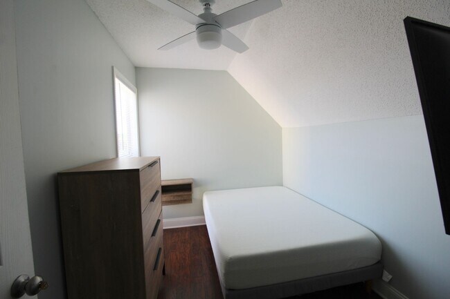 Building Photo - 1330 Hunters Rd