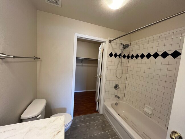 Building Photo - 3040 Mandalay Grv