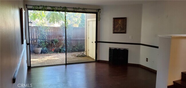 Building Photo - 3 Lakepines-