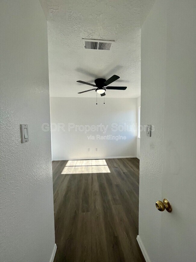 Building Photo - 8123 Waterbury Pl NW