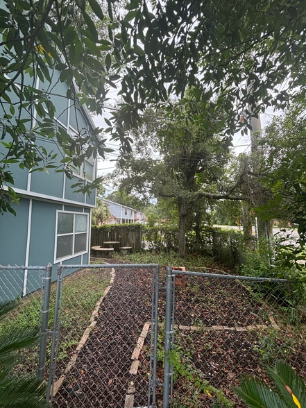 Building Photo - 300 OLYMPIA CT
