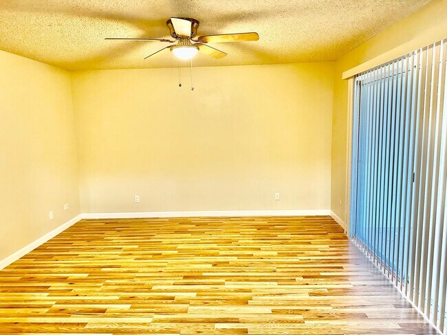 Building Photo - Spacious North Fresno 4/3 with Pool