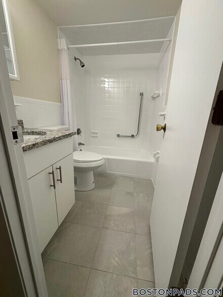 Building Photo - 51 Hill Rd