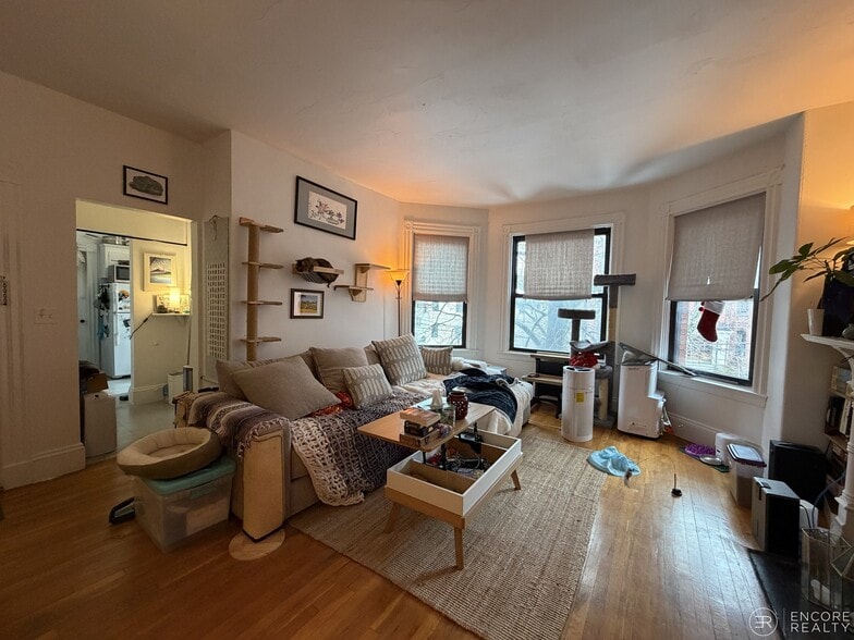 Building Photo - 16 Davis Ave