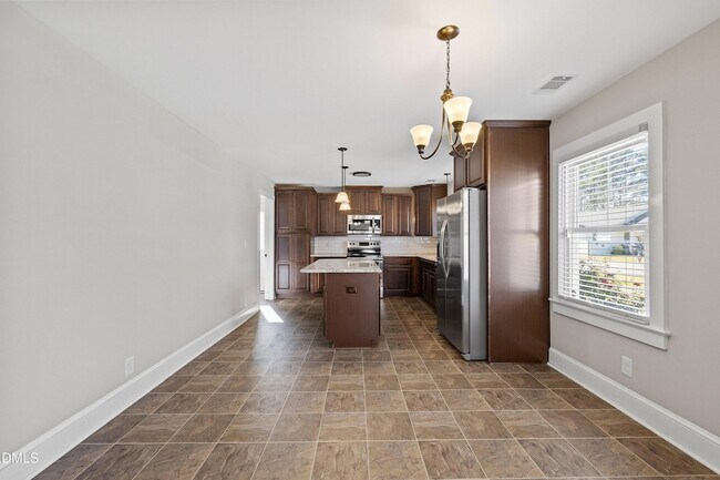 Building Photo - 209 S Walnut St