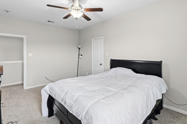 Building Photo - 4435 Bearberry Ave