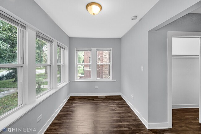 Building Photo - 350 E 74th St