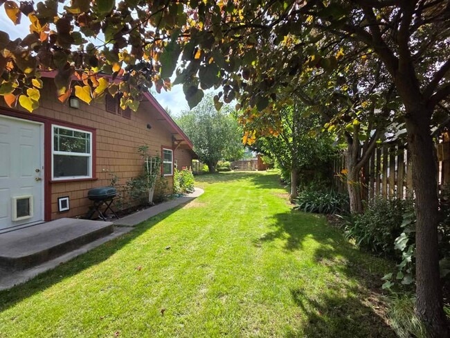 Building Photo - Adorable 2 bedroom house for rent in quiet...