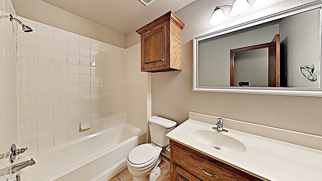 Building Photo - 3 Bedroom 2 Bath   - Edmond Schools