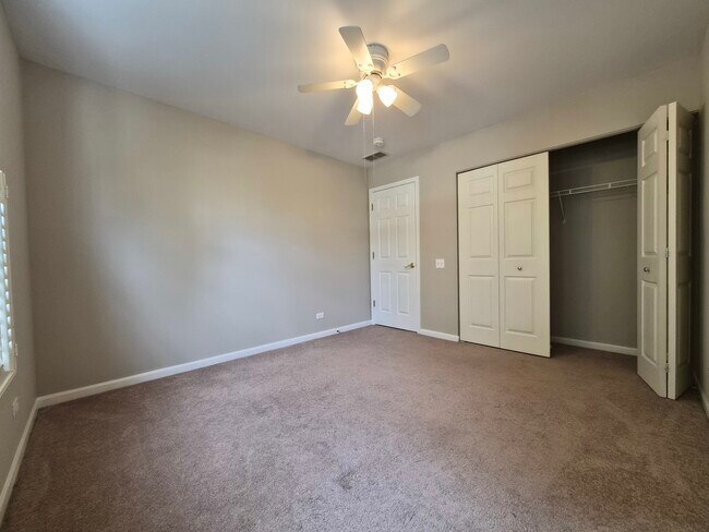 Building Photo - 2850 Stonewater Dr