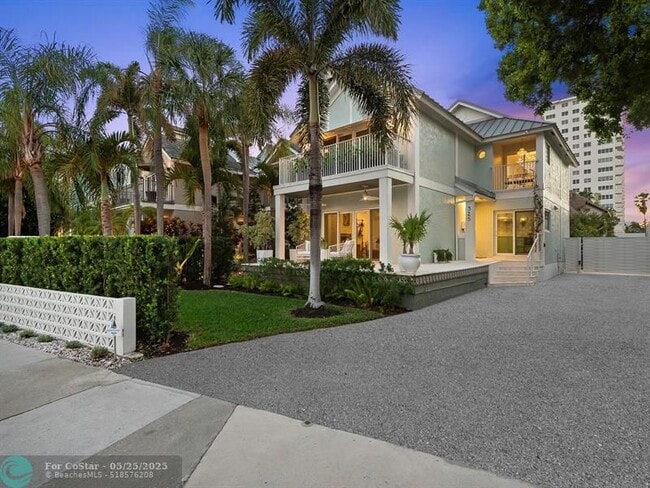 Building Photo - 325 Poinciana Dr