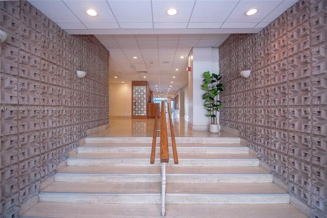 Building Photo - 2899 Collins Ave