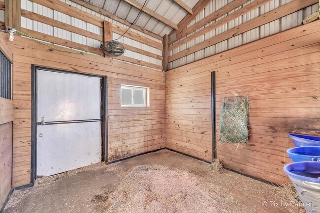 Building Photo - 708 S Rose Farm Rd