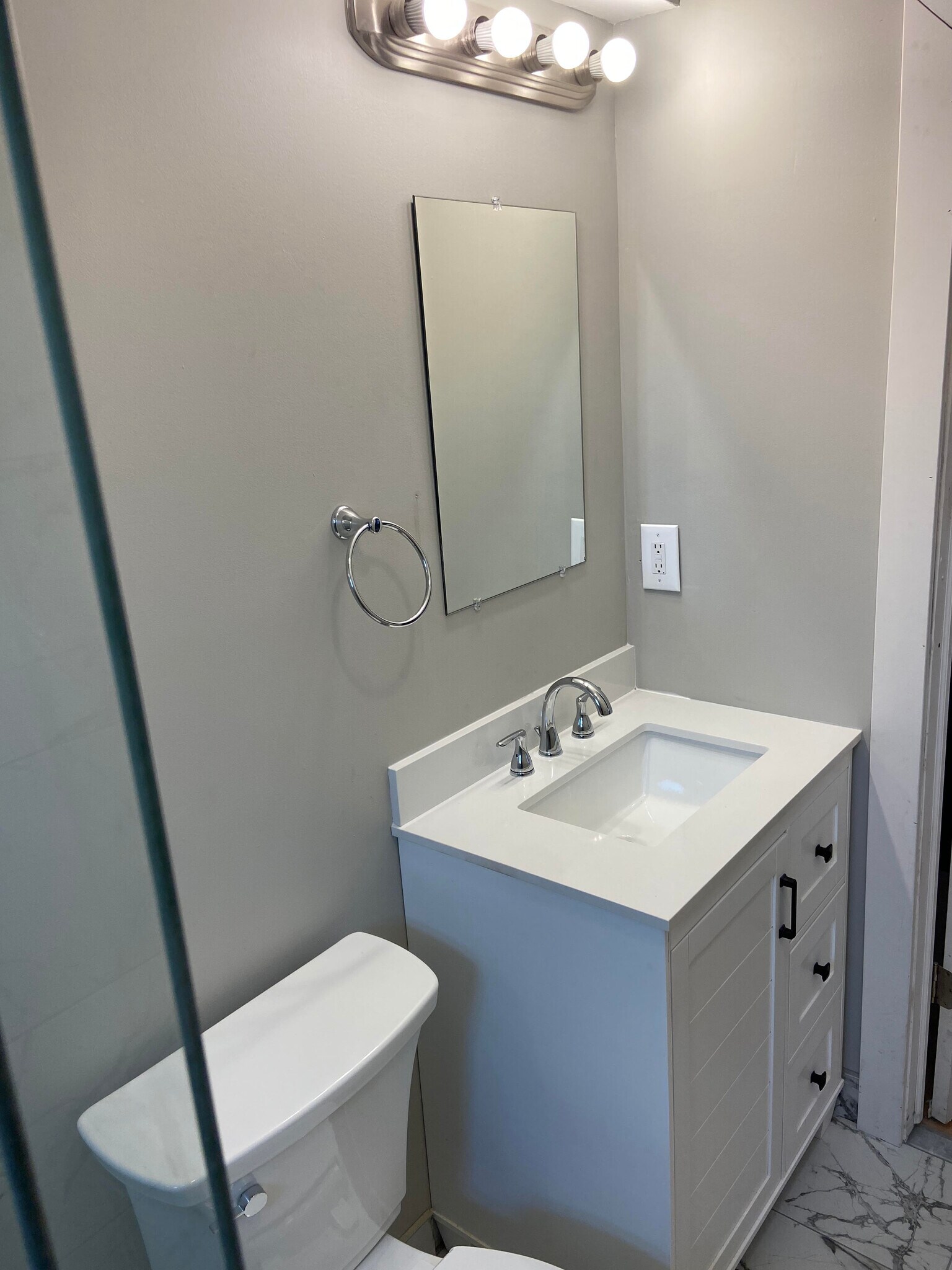 Building Photo - 517 Green Ln