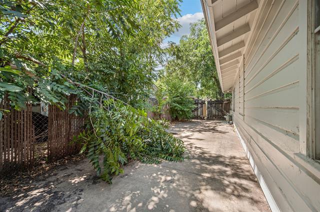 Building Photo - 5213 Santa Rosa Dr