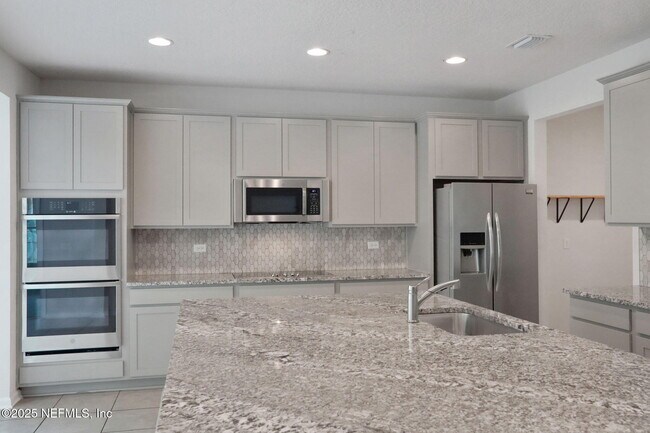 Building Photo - 277 Sandstone Dr