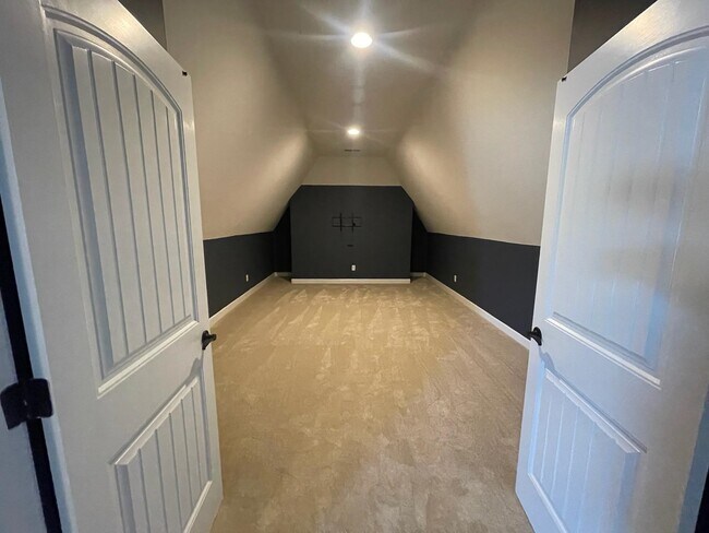 Building Photo - 556 Althea Ln