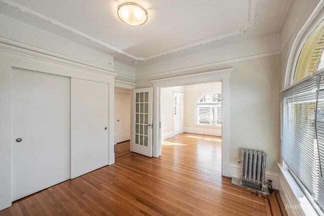 Building Photo - 1590 Sacramento St