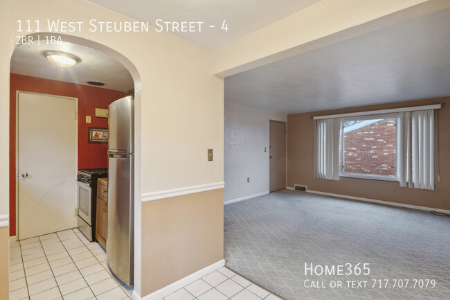 Building Photo - Cozy Urban Living: Charming 2 Bedroom Unit...