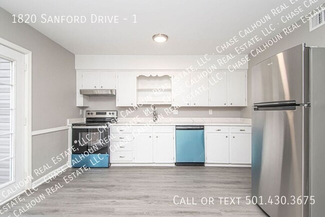 Building Photo - 1820 Sanford Dr