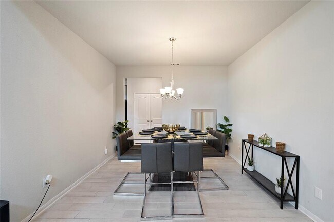 Building Photo - 2277 Forest Chestnut Dr