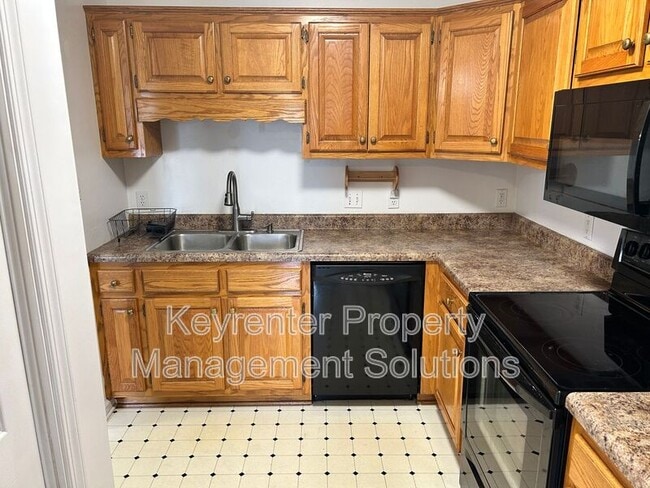 Building Photo - 2055 Hampton Dr