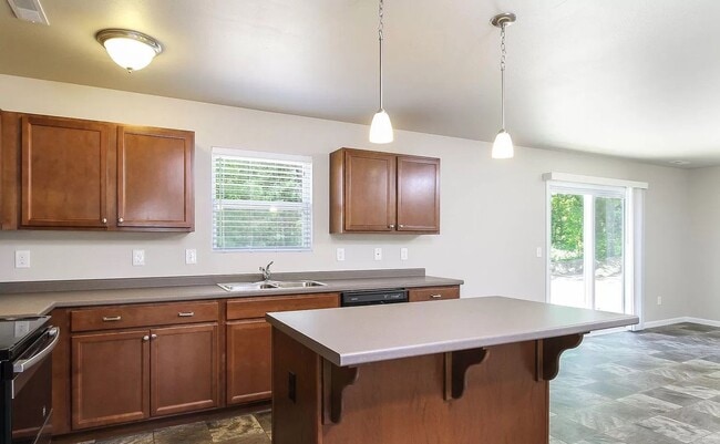 Building Photo - Newer 4 Bedroom Home for Lease