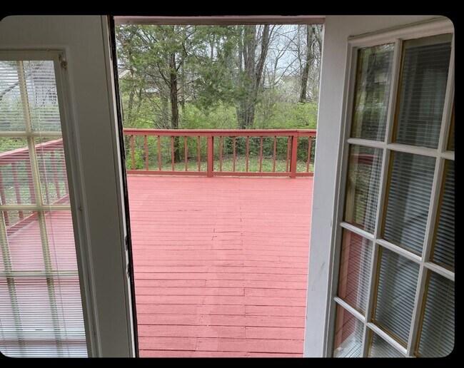 Building Photo - Three bedroom two bath