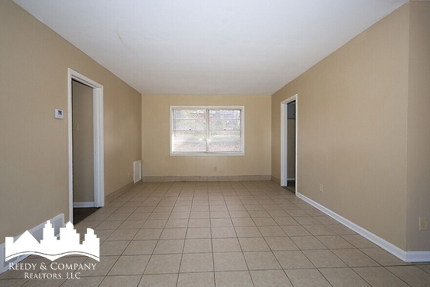 Building Photo - 3992 Cliffdale St